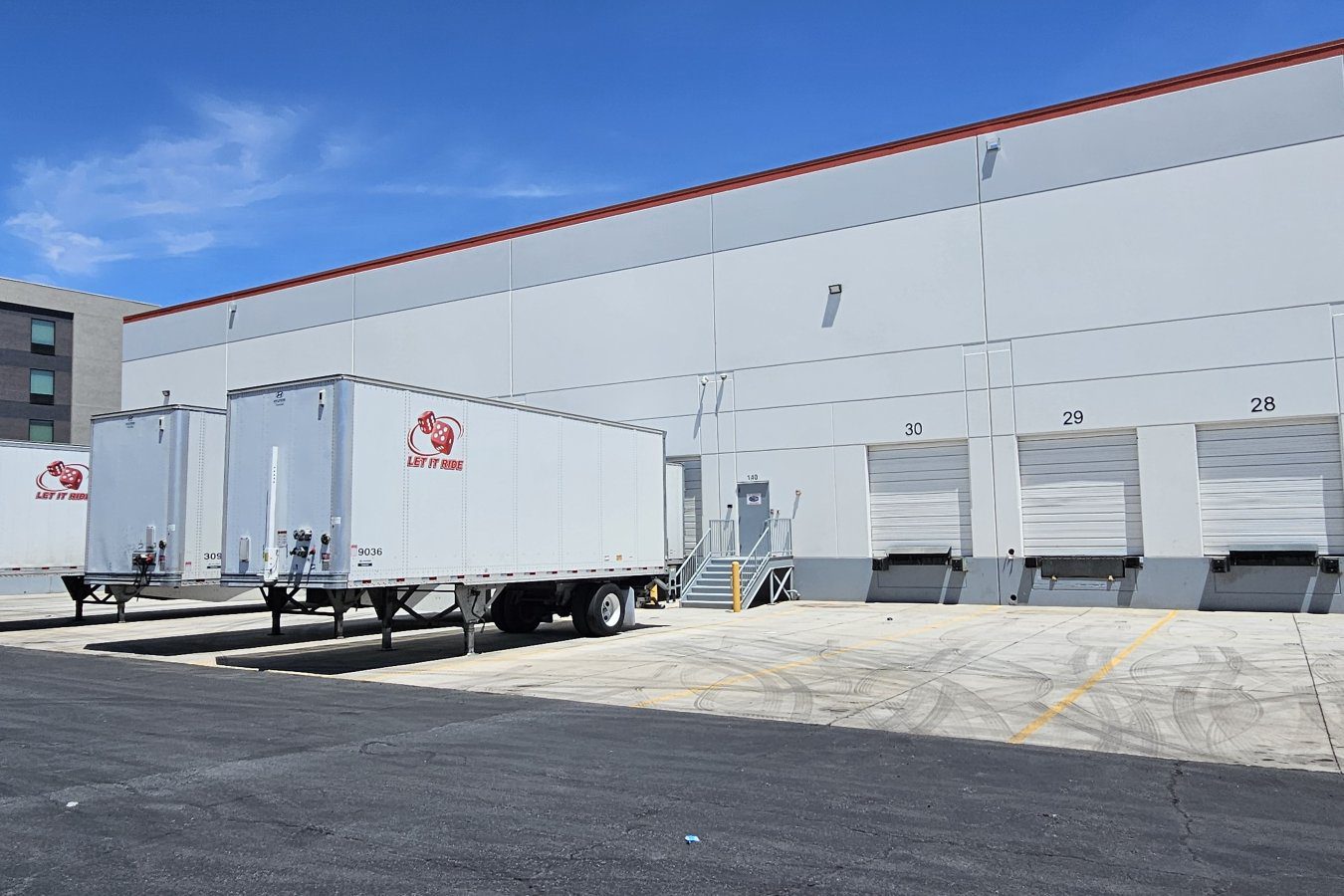 LIR-WarehouseDocks-Trailers2-SM