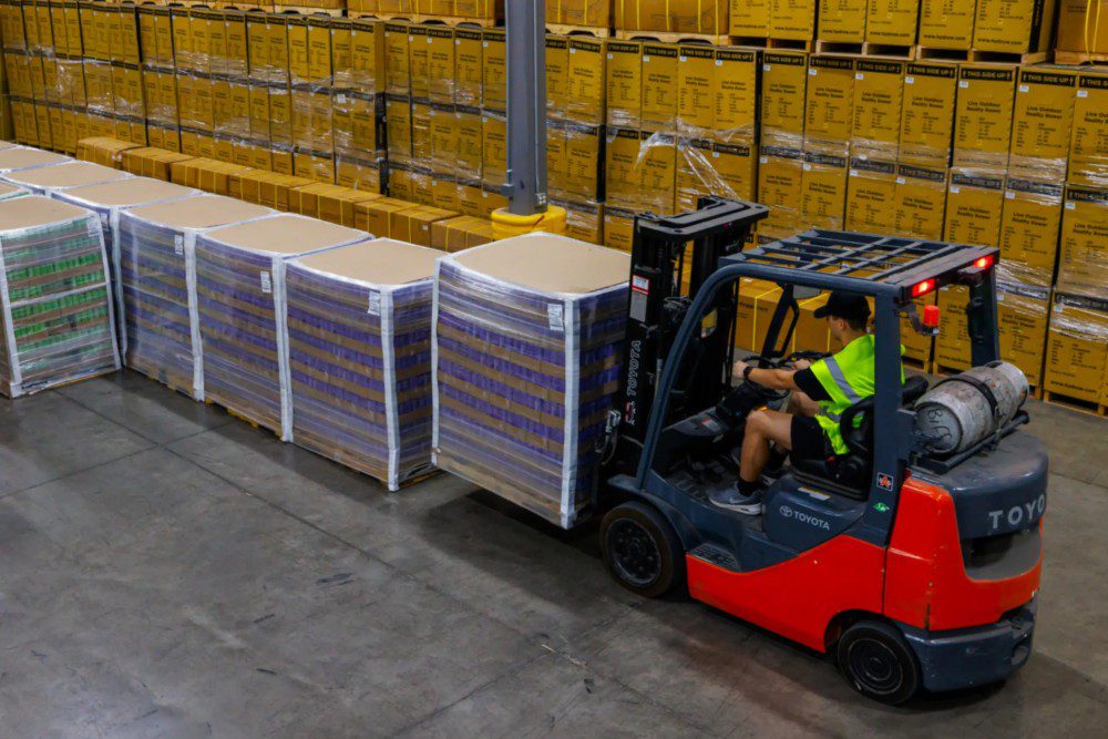 2506-WHandForklift-Closeup1